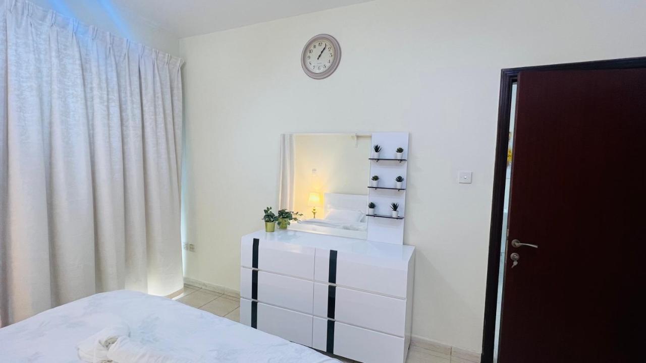 Newly Furnished Cozy One Bed Room Apartment 2 Bathroom City View Dubai Exterior photo