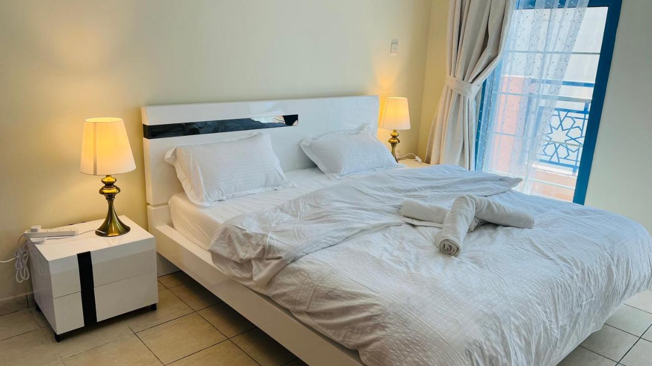 Newly Furnished Cozy One Bed Room Apartment 2 Bathroom City View Dubai Exterior photo