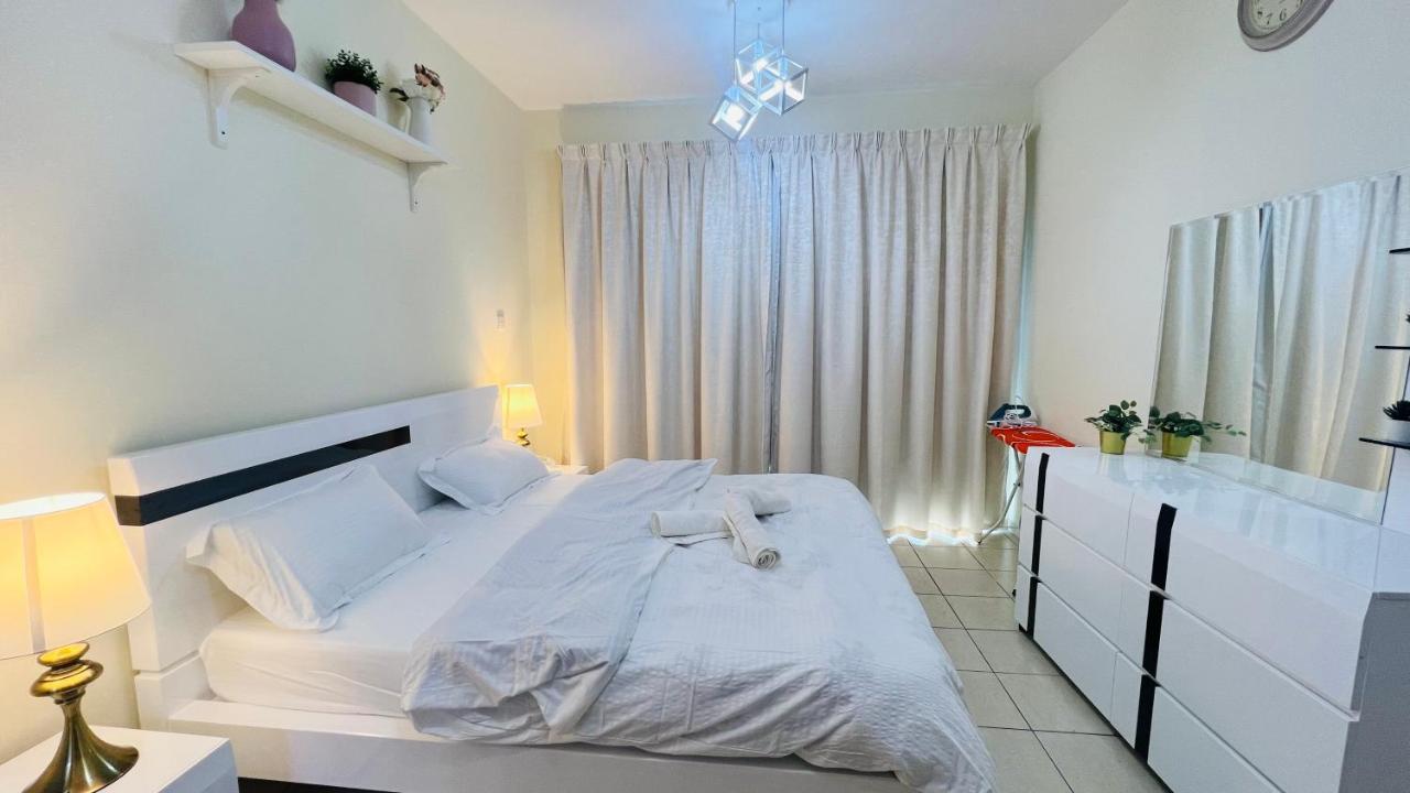 Newly Furnished Cozy One Bed Room Apartment 2 Bathroom City View Dubai Exterior photo