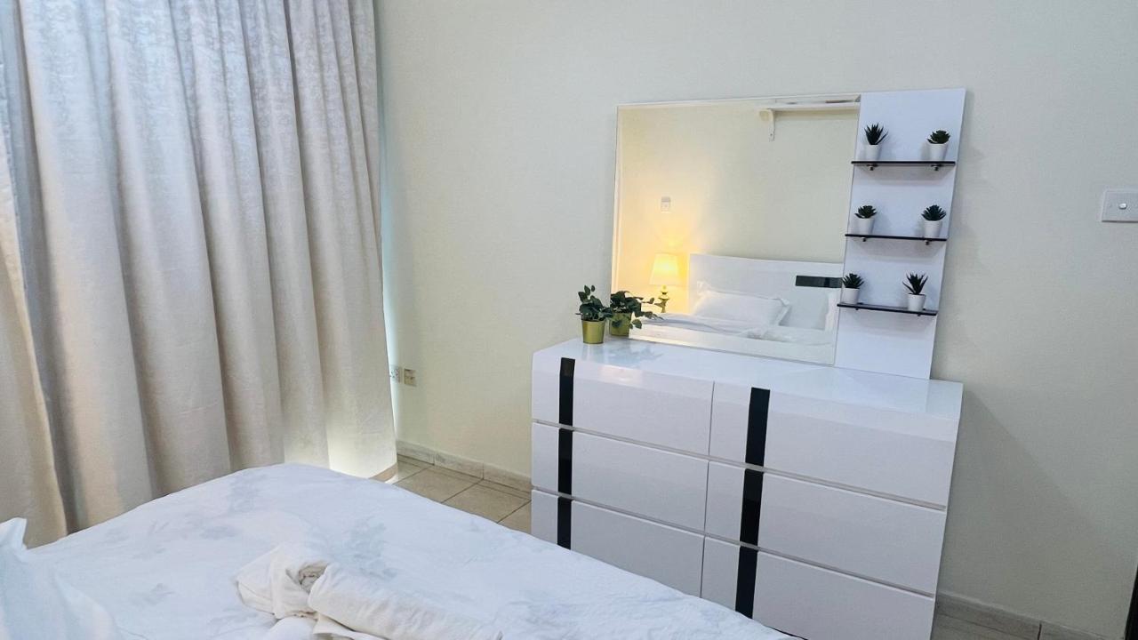 Newly Furnished Cozy One Bed Room Apartment 2 Bathroom City View Dubai Exterior photo