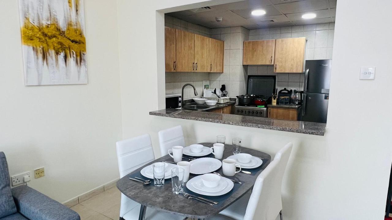 Newly Furnished Cozy One Bed Room Apartment 2 Bathroom City View Dubai Exterior photo