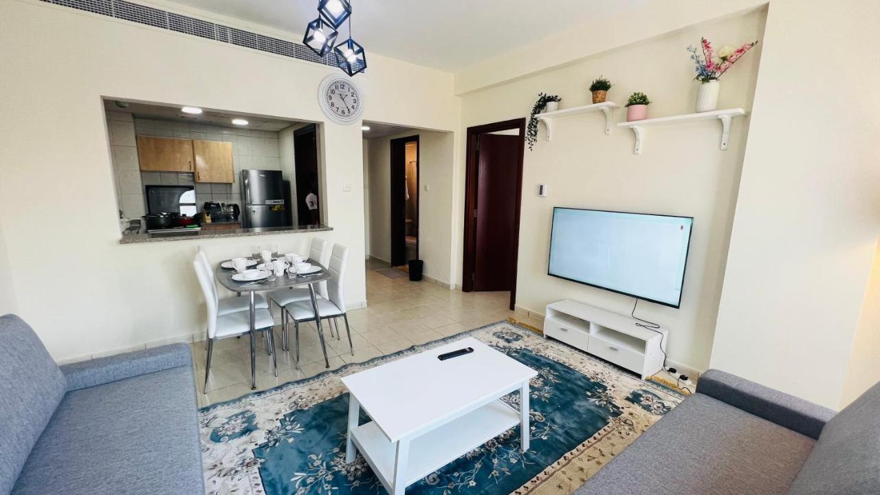Newly Furnished Cozy One Bed Room Apartment 2 Bathroom City View Dubai Exterior photo